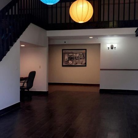 Super 8 By Wyndham Shenandoah Hotel Ngoại thất bức ảnh