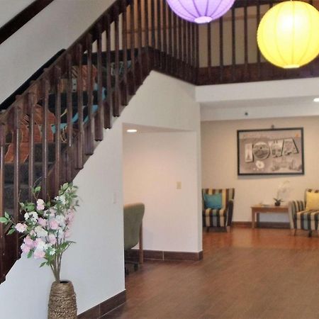 Super 8 By Wyndham Shenandoah Hotel Ngoại thất bức ảnh
