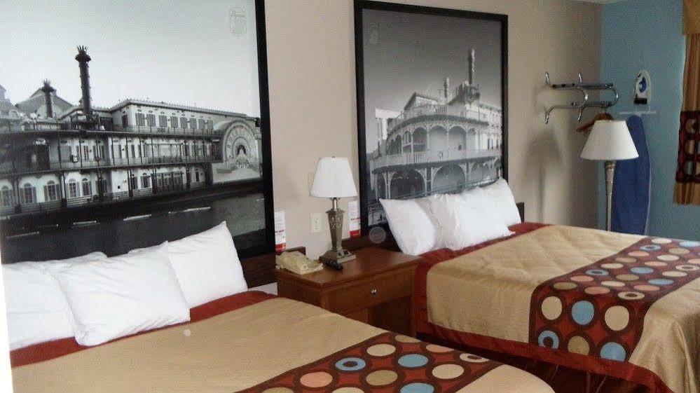 Super 8 By Wyndham Shenandoah Hotel Ngoại thất bức ảnh